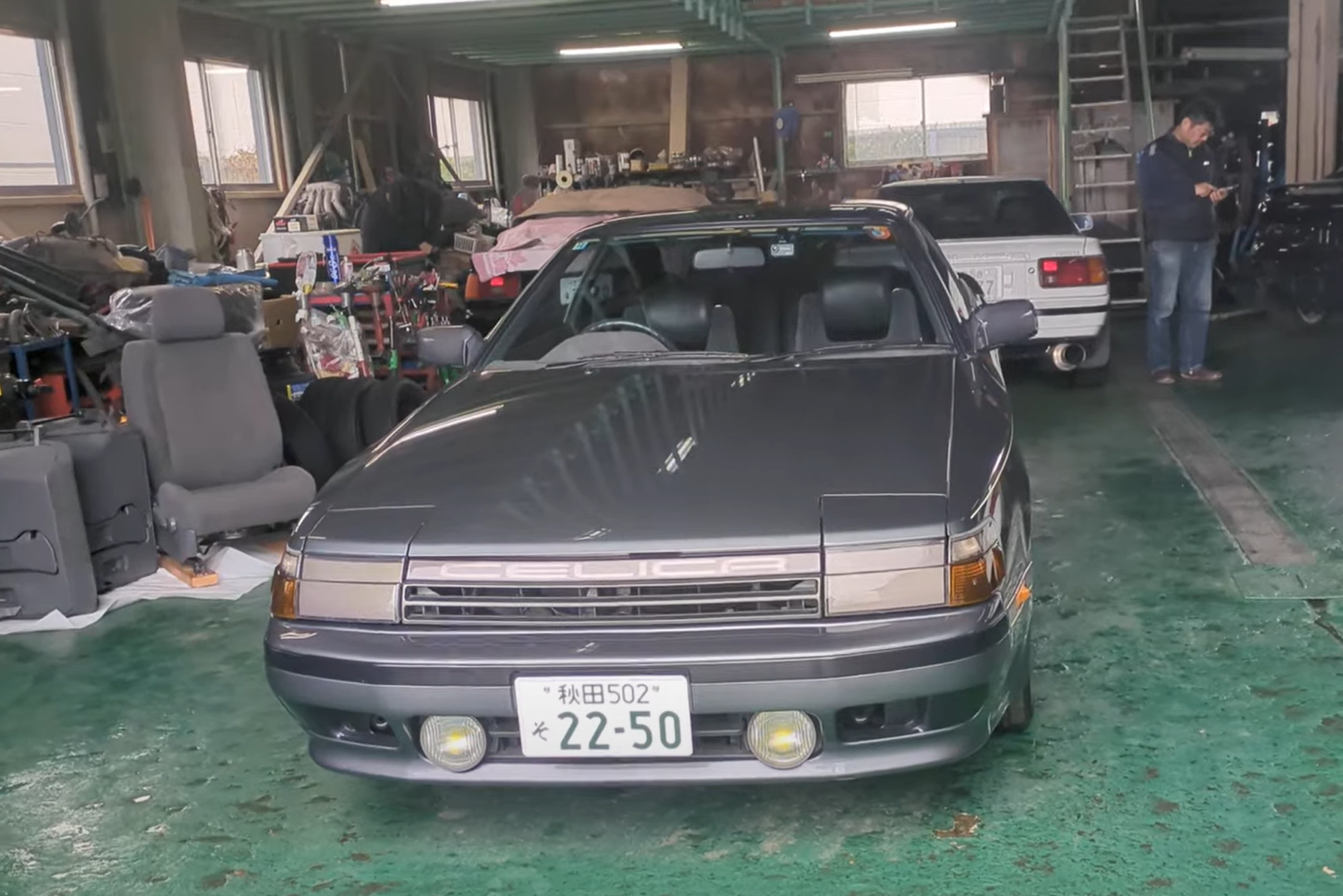 秋田でのST165セリカ納車の様子。寿自動車整備にて撮影した車両フロント。