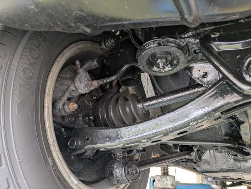 左リア・ハブ周りとドライブシャフトブーツ